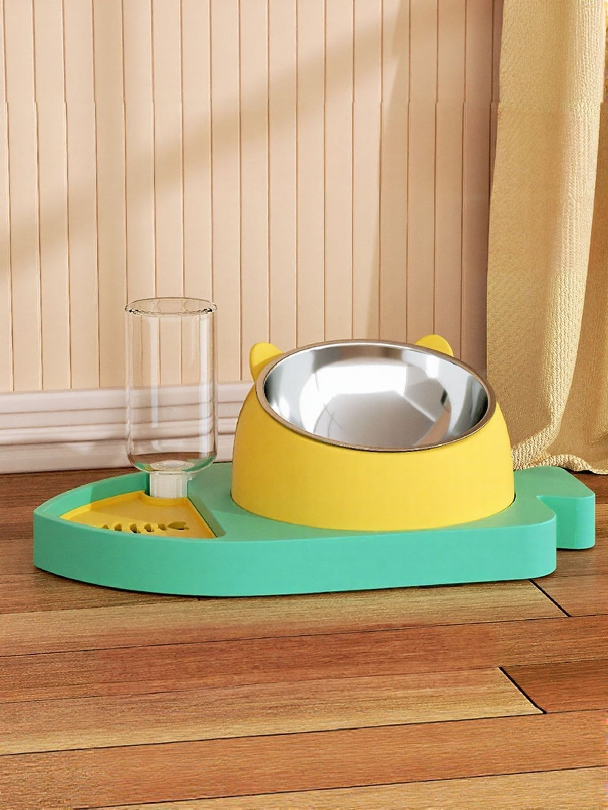 Automatic water refill pet bowl by Trendsi, showing the sleek bowl with water level sensor and refill mechanism for pets