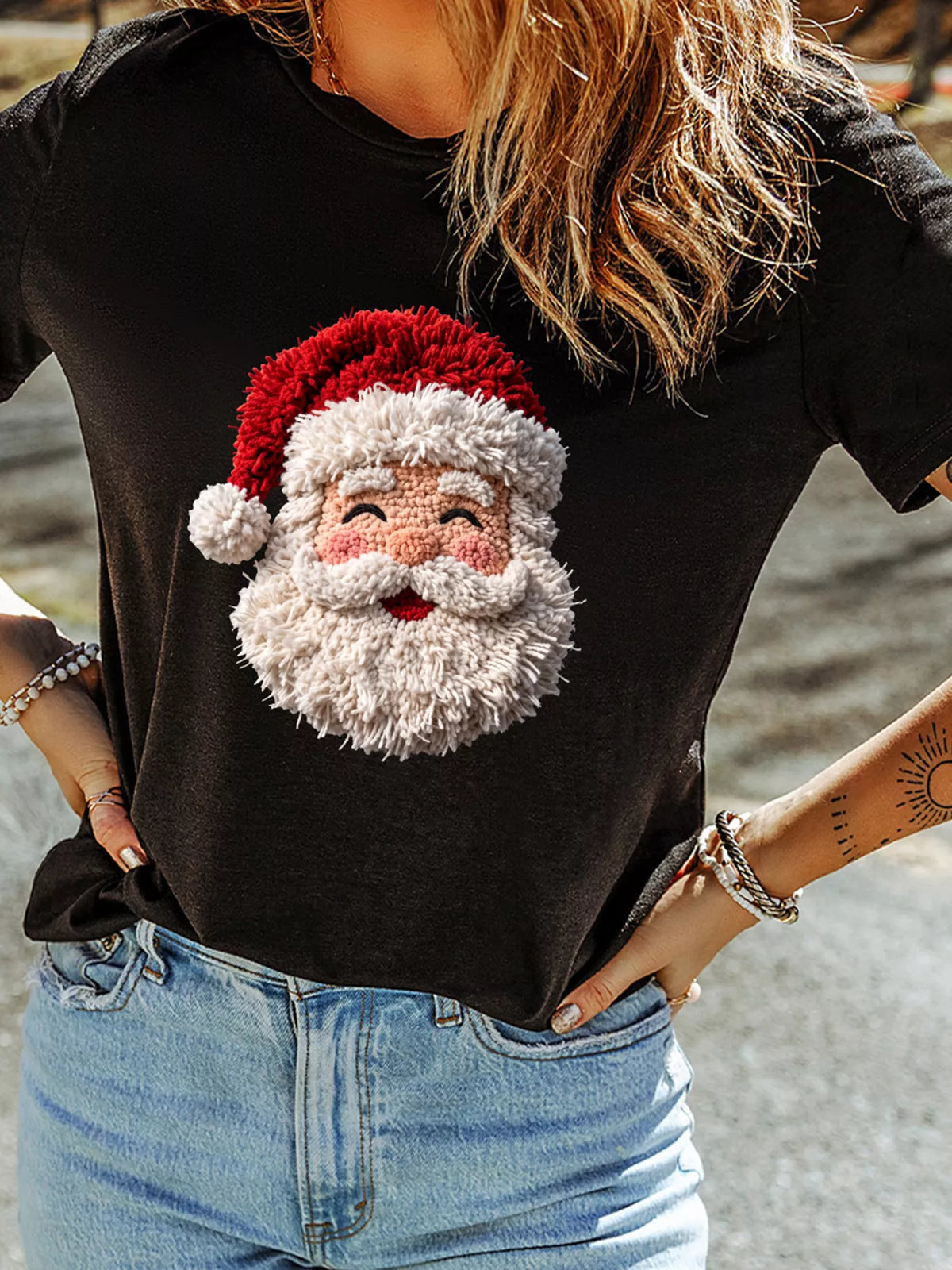 Black round neck T-shirt with tufted Santa graphic