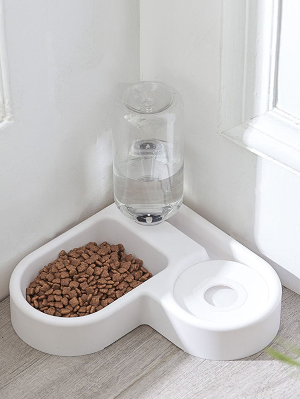 Automatic water refilling pet bowl by Trendsi showing a sleek stainless steel design with water level sensor.