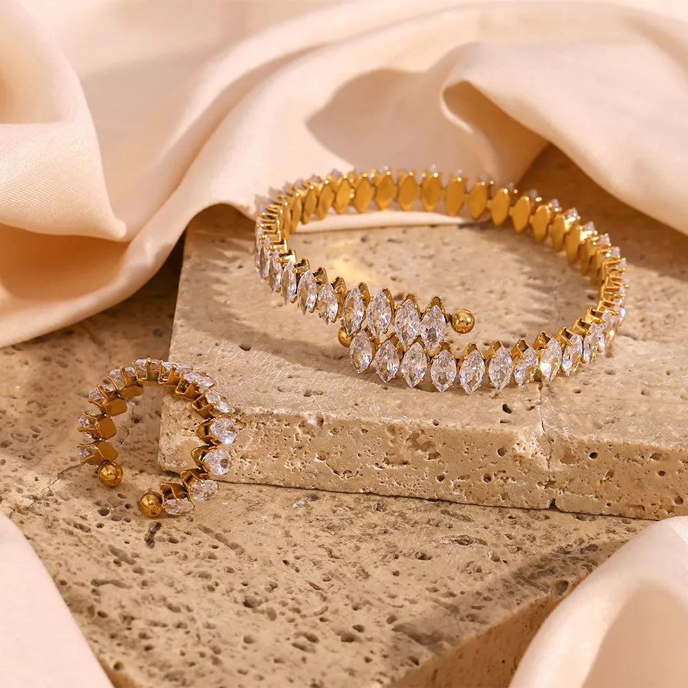 18K gold-plated zircon bracelet and ring jewelry set with sparkling stones, elegant and stylish jewelry from Trendsi.