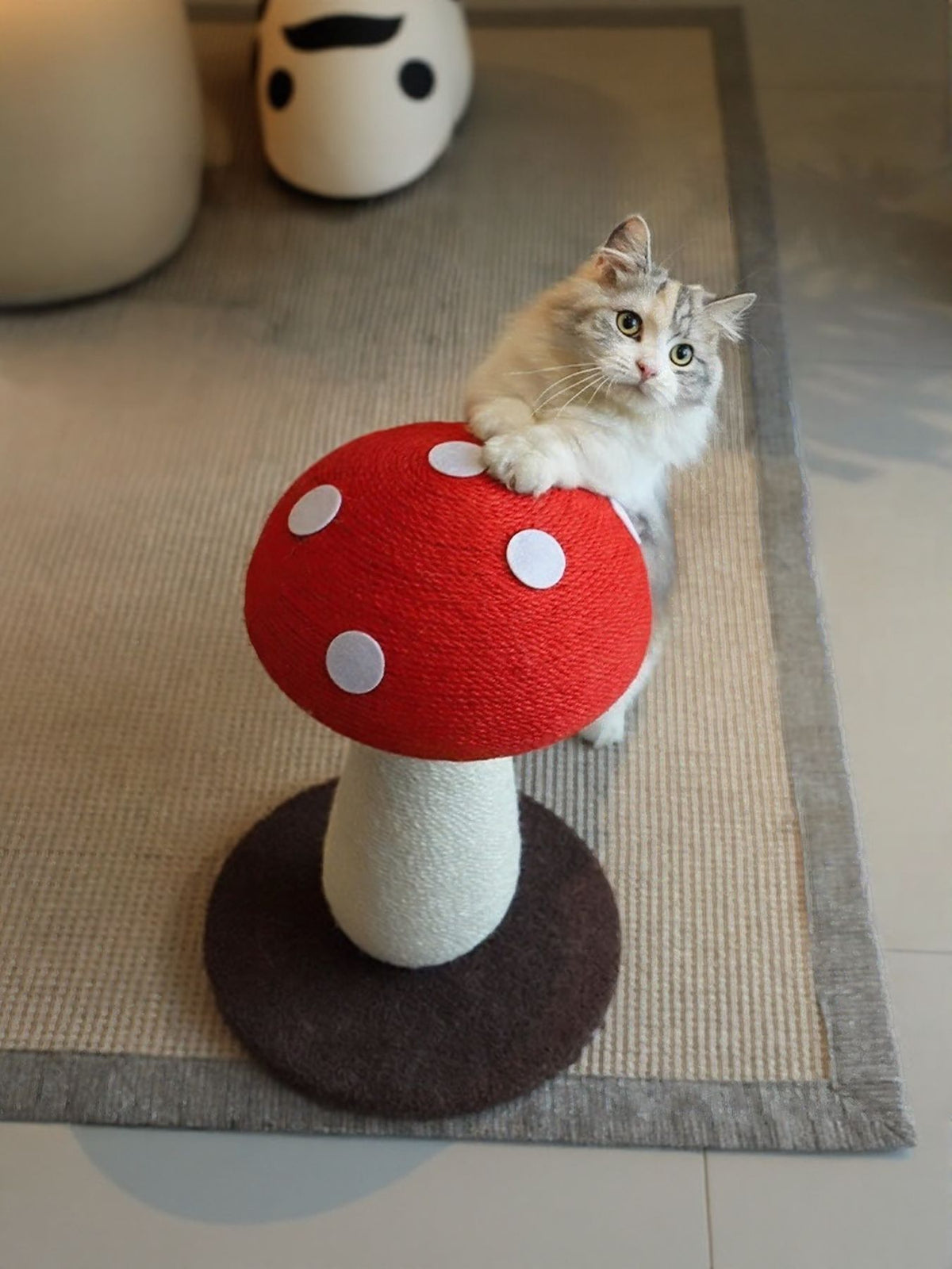 Mushroom-shaped cat scratching post by Trendsi with textured surface and vibrant mushroom cap design for feline entertainment.