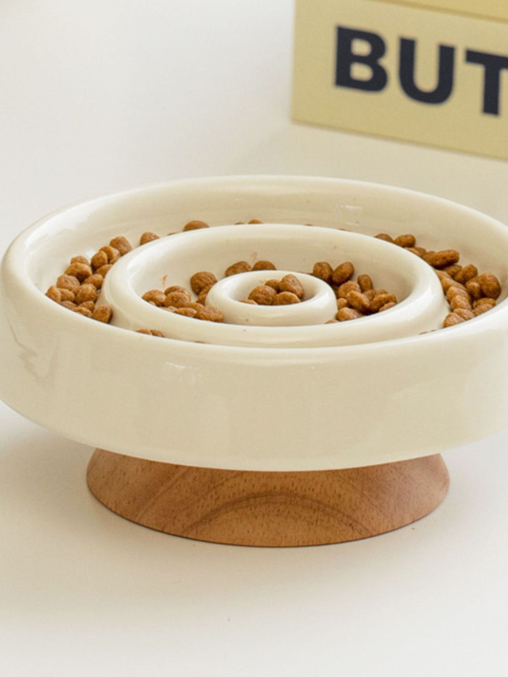 Interactive slow feeder pet bowl by Trendsi with maze-style design to slow down eating for dogs and cats.