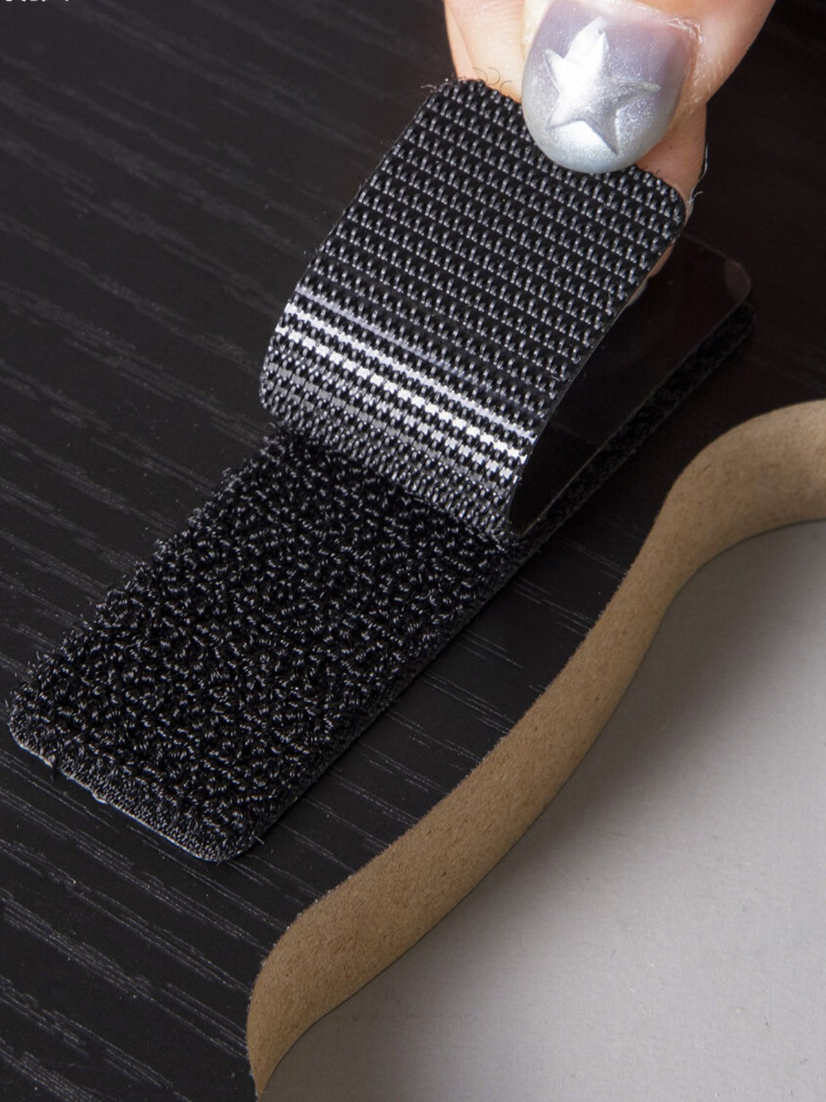 Cat-shaped scratching post by Trendsi with sisal surface and playful design, ideal for cats to scratch and lounge.