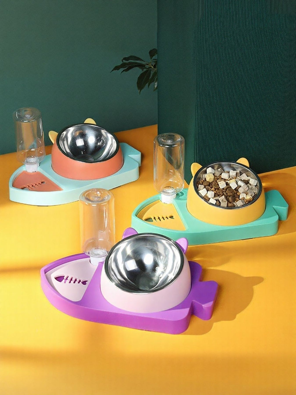 Automatic water refill pet bowl by Trendsi, with a sleek design and water level sensor for easy pet hydration.