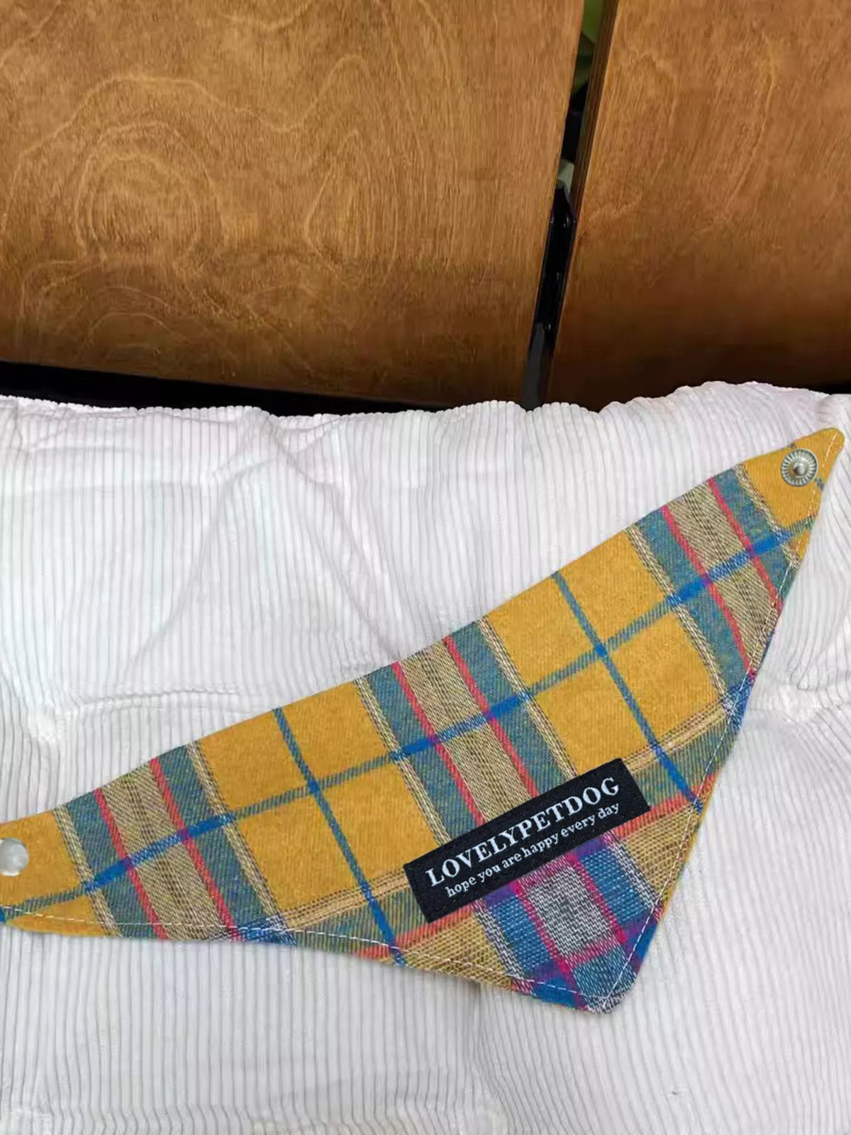 Plaid pet scarf from Trendsi featuring a cozy, stylish design suitable for small animals or dogs.