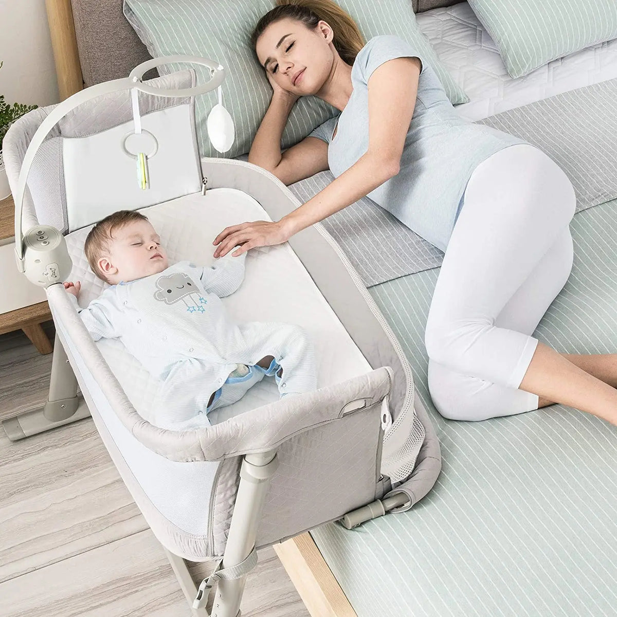 Newborn Baby Bedside Modern Metal Crib Co-Sleeper for Hotel & Bedroom Use
