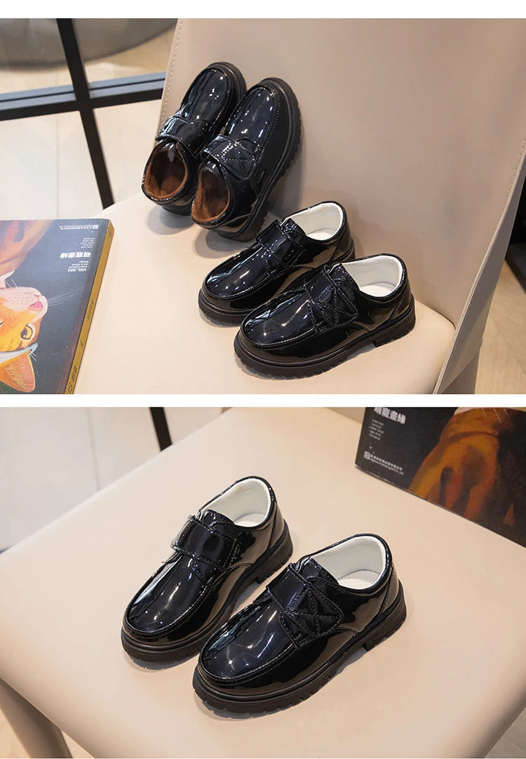 Mocasines escolares negros con cierre de velcro para niño