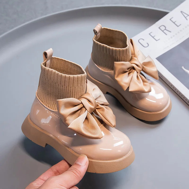 Zapatos escolares negros con lazo para niña