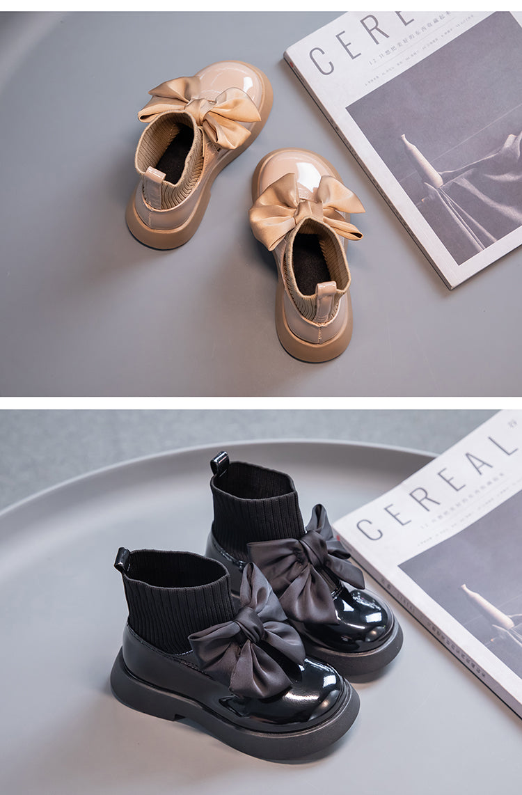 Zapatos escolares negros con lazo para niña
