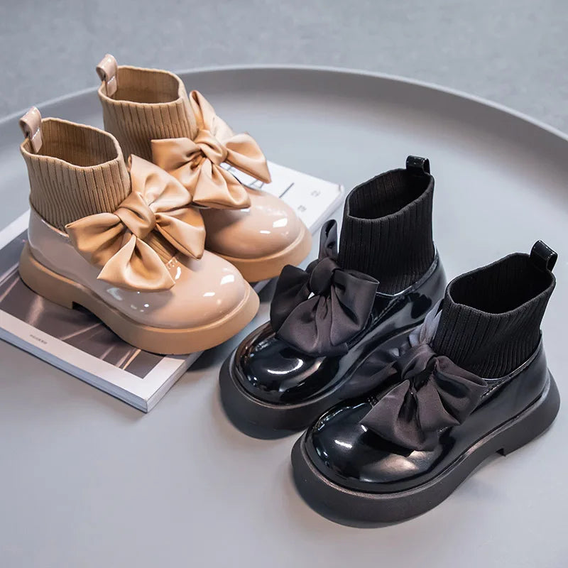 Zapatos escolares negros con lazo para niña
