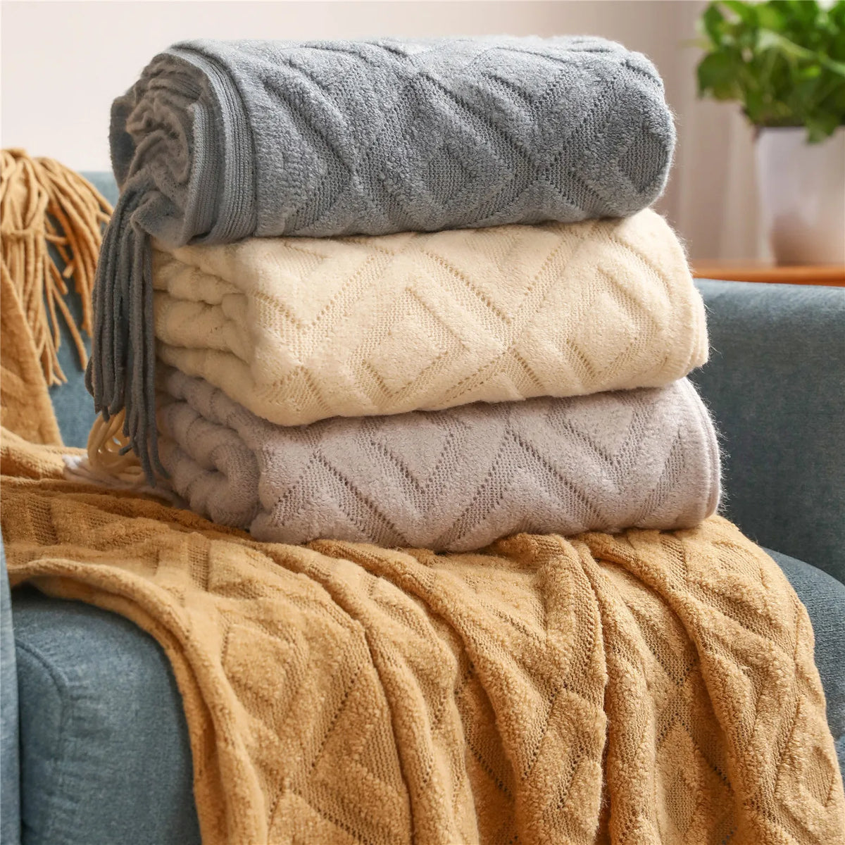 Luxury Chunky Cream Throw Blanket Soft Cozy Cable Knitted with Tassels All-Season Nordic Home Decor Blanket Gift