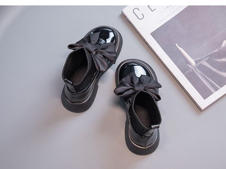 Zapatos escolares negros con lazo para niña