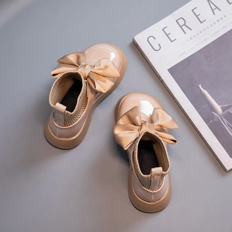 Zapatos escolares negros con lazo para niña