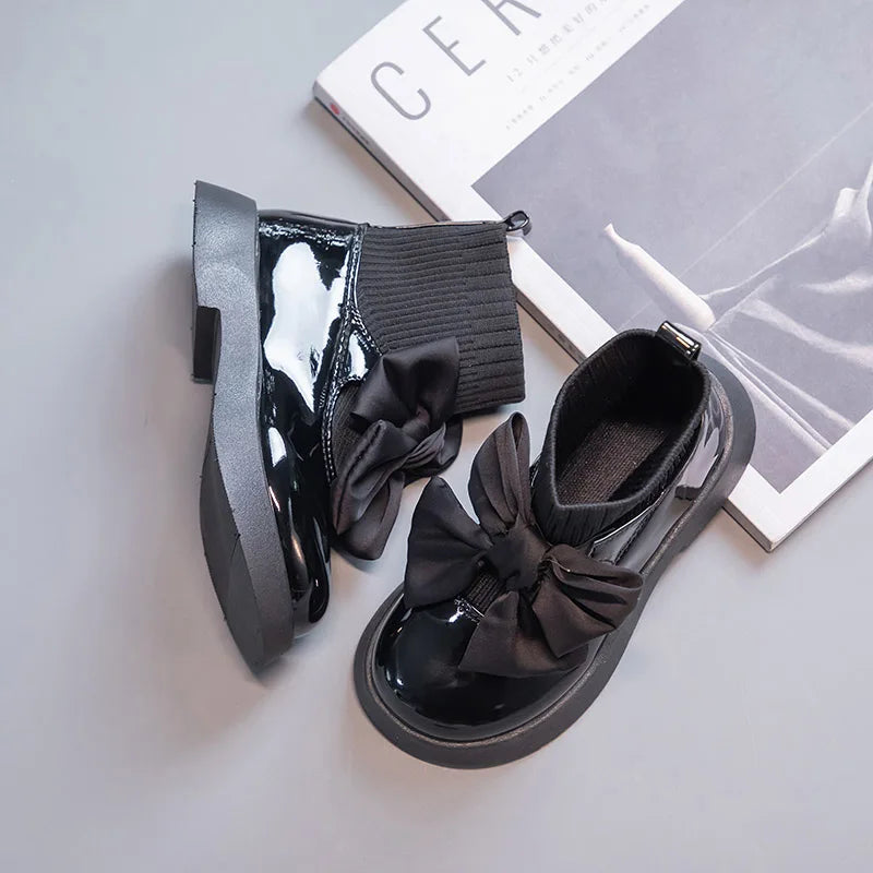 Zapatos escolares negros con lazo para niña