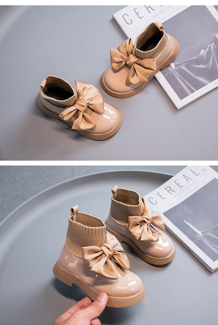 Zapatos escolares negros con lazo para niña