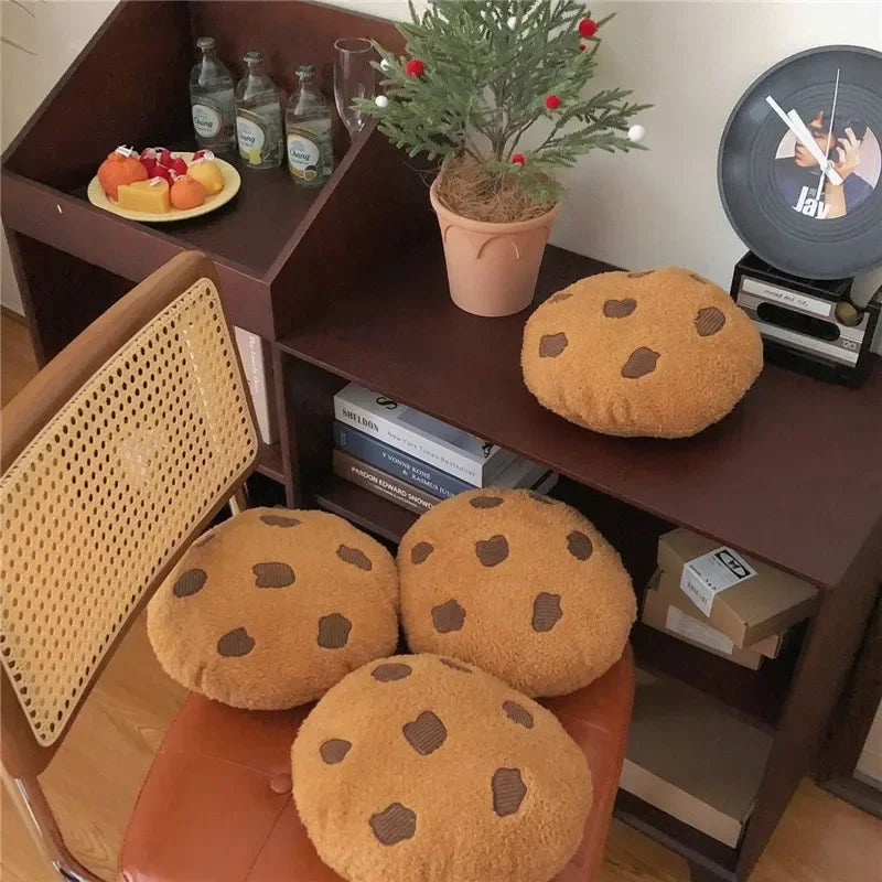Almohada de peluche de galleta con chispas de chocolate