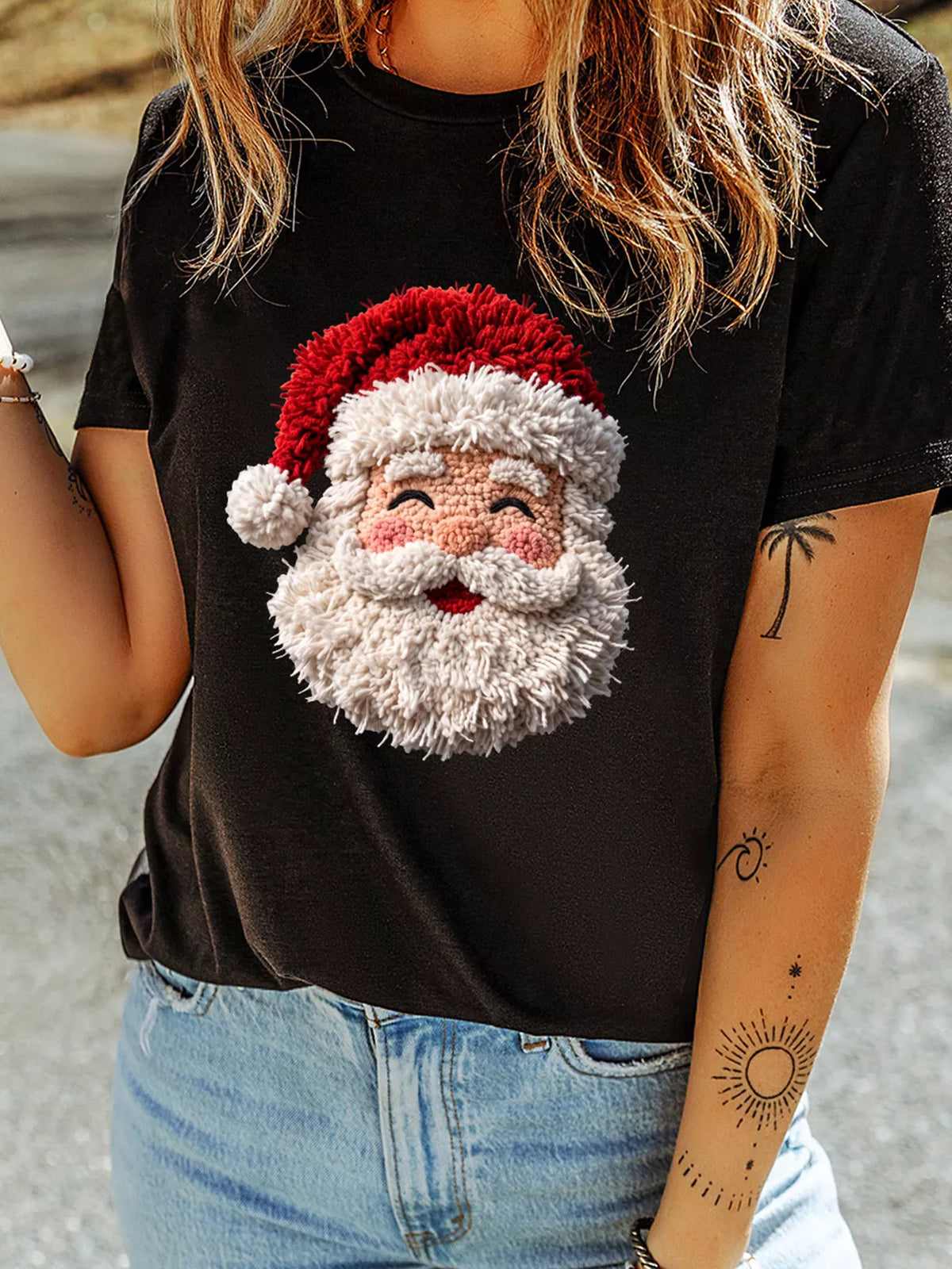 Black round neck T-shirt with tufted Santa graphic, view 3