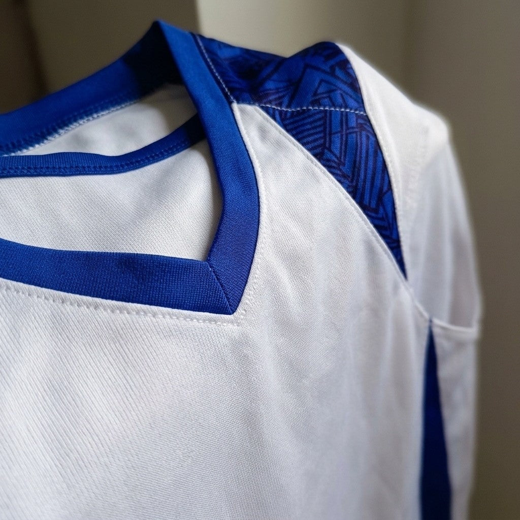 AeroFlex women's jersey for sporty everyday outfits and team-inspired looks