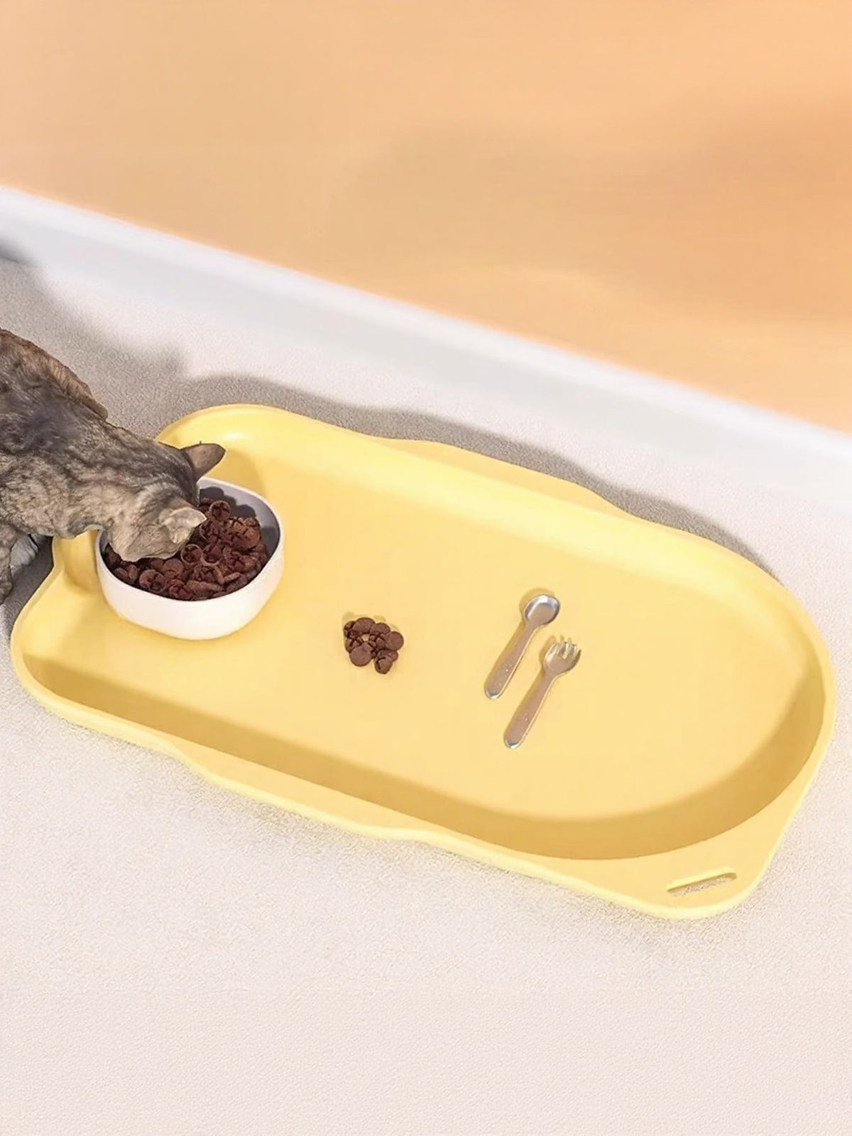 Non-slip pet bowl with tray by Trendsi, featuring a durable design and stable base for easy feeding.