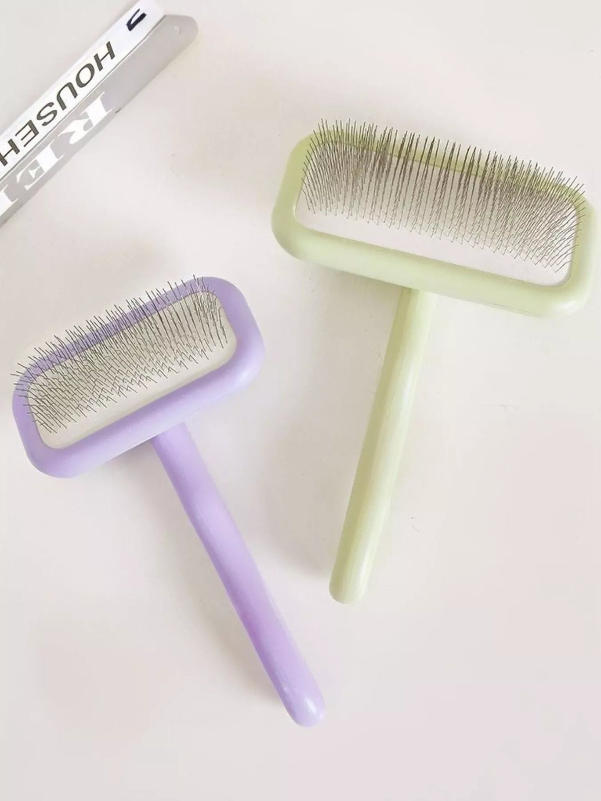 Trendsi gentle pet hair remover slicker brush with fine metal bristles for removing loose fur from cats and dogs.
